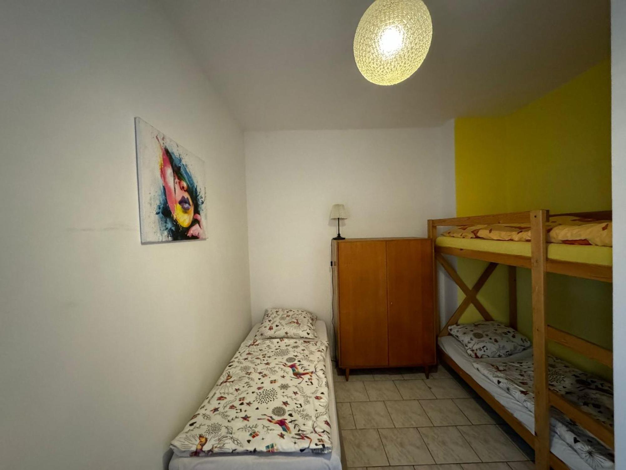House Marabou Ostello *